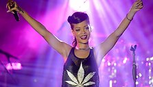 12 vieta &ndash; dainininkė Rihanna &ndash; 53 mln. JAV dolerių