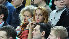 Indrė Kavaliauskaitė (de&scaron;inėje)