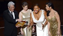 I&scaron; kairės: Richardas Gere'as, Renee Zellweger, Queen Latifah ir Catherine Zeta-Jones