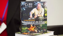 Knygos &bdquo;Pasaulio puodai&ldquo; pristatymo akimirka
