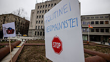 &bdquo;Politinės veidmainystės gimtadienio&ldquo; protestas pirie&scaron; Visvaldą Matijo&scaron;aitį