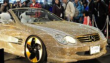 Ant &scaron;io mersedeso tviska 300 tūkst. "Swarovski" kristalų