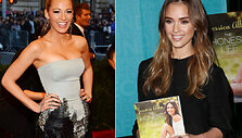 Kairėje: aktorė Blake Lively ne per seniausiai vykusiame Niujorko Kostiumo instituto Gala pokylyje &bdquo;Pankai: nuo chaoso iki auk&scaron;tosios mados&ldquo;. De&scaron;inėje: Jessica Alba savo knygos pristatyme dalina autografus Pasadenoje, Kalifornijoje. 