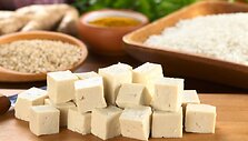 Tofu &ndash; var&scaron;kės, pagamintos i&scaron; sojų pieno, sūris.