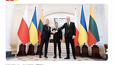 Gitanas Nausėda, Vladimiras Zelenskis, Andrzejus Duda Niujorke nebuvo susitikę trise, tai yra sena nuotrauka