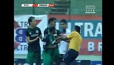 Futbolininkas smogė teisėjui į veidą