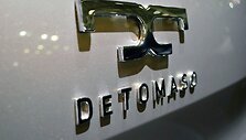 De Tomaso logotipas
