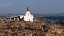 Hampi Hanuman &scaron;ventykla auk&scaron;tai ant kalno
