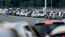 Savaitgalį Austrijos ir Slovėnijos pasienyje susidarė ilgos vasarotojų automobilių eilės