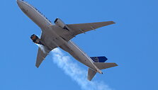&bdquo;Boeing 777-200&ldquo; variklio gedimas