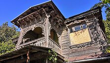 I&scaron;skirtinis savo puo&scaron;yba, autenti&scaron;kumu, &scaron;is medinis namas ilgą laiką stovėjo apleistas. Tačiau jo laukia atgimimas - čia duris atvers Miesto medinės architektūros muziejus (Polocko g. 52, Vilnius)