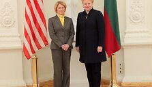 Dalia Grybauskaitė su Deborah Ann McCarthy 