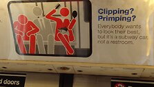 Auklėjantys skelbimai metro traukiniuose