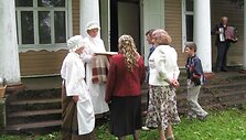 2010 m. dvare minėtas Lailūnų kaimo 180 metų jubiliejus. Svečius pasitiko liokajai.