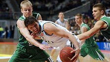 Nikola Mirotičius (su kamuoliu)