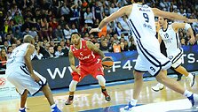 &bdquo;Anadolu Efes&ldquo; (balta apranga) i&scaron;plė&scaron;ė pergalę.
