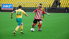 Vaikų futbolo rungtynės.