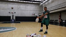 Žalgiriečių treniruotė su regbio kamuoliais