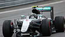 Nico Rosbergas nesėkmingaigynėsi nuo Lewiso Hamiltono