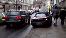  Automobiliai ant &scaron;aligatvių