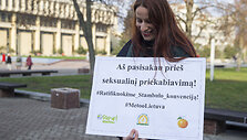 Vilniaus Moterų namai rengia akciją i&scaron;reik&scaron;ti paramą smurto prie&scaron; moteris įveikimui