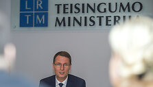 Teisingumo ministerijoje vyko pasitarimas-diskusija dėl galimos dvigubos kokybės prekių