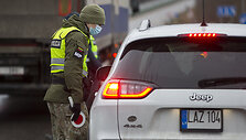 Policijos patikros postas prie įvažiavimo į Vilnių
