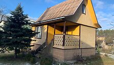 Irena kartu su vyru atnaujino sodo namelį