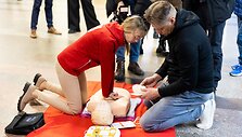 Valentino dieną Vilniaus ir Kauno oro uostuose kvietė i&scaron;mokti naudotis automatiniais defibriliatoriais