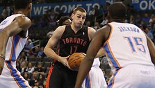 Jonas Valančiūnas įsitvirtina "Raptors" ekipoje - jis tapo rezultatyviausiu žaidėju savo ekipoje su Oklahomos klubu