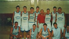 Renaldas Seibutis (apatinėje eilėje antras i&scaron; kairės), Regimantas Ju&scaron;ka (antroje eilėje ketvirtas i&scaron; de&scaron;inės), Mindaugas Reminas (apatinėje eilėje trečias i&scaron; kairės)