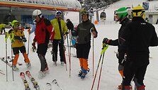 &Scaron;alies kalnų slidinėjimo čempionato belaukiant &ndash; trečias i&scaron; de&scaron;inės: absoliutus Lietuvos čempionas Karolis Janulionis.