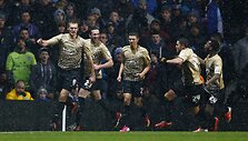 Ketvirtojo diviziono &bdquo;Bradford City&ldquo; ekipa i&scaron;vykoje i&scaron;saugojo namie įgytą prana&scaron;umą ir i&scaron;kovojo kelialapį į turnyro finalą, vyksiantį &bdquo;Wembley&ldquo; stadione.