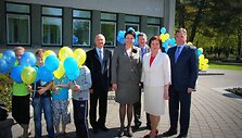 Bir&scaron;tone buvo minima ir Europos diena: su moksleiviais (i&scaron; kairės) S.Smailys, D.Gudzinevičiūtė, V.Revuckas, N.Dirginčienė, V.Paketūras