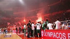 &bdquo;Olympiakos&ldquo; ir &bdquo;Panathinaikos&ldquo; dvikova buvo nutraukta dėl sirgalių riau&scaron;ių
