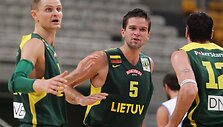Lietuvos krep&scaron;inio rinktinė kovoja su Italijos komanda: Renaldas Seibutis ir Mantas Kalnietis