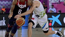  Derrickas Rose'as kovoja su   Klemenu Prepeličiumi