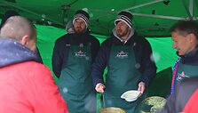 Akcijos &bdquo;Maltiečių sriuba&ldquo; Panevėžyje akimirka