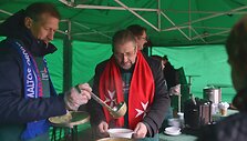 Akcijos &bdquo;Maltiečių sriuba&ldquo; Panevėžyje akimirka