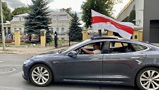 Susirinkę žmonės prie Baltarusijos ambasados Vilniuje