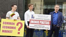 Lietuvos vežėjų piketas prie Europos komisijos atstovybės