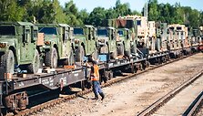 Į Gaižiūnų geležinkelio stotį atvykusi JAV karinė technika (tankai &bdquo;Abrams&ldquo;) ruo&scaron;iami transportavimui į Ruklos karinėje įguloje esančius padalinius.