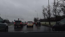 ar-vaziavimas-trimis-eilemis-dvieju-juostu-kelyje-didina-eismo-pralaiduma-ar-tai-ydinga-praktika