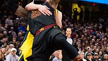 Domantas Sabonis ir LeBronas Jamesas