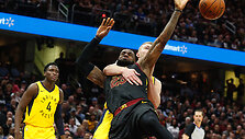 Domantas Sabonis ir LeBronas Jamesas