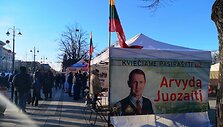 A.Juozaičio rinkiminio &scaron;tabo palapinė Luki&scaron;kių aik&scaron;tėje &scaron;e&scaron;tadienį