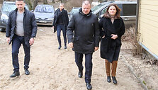 Saulius Skvernelis su žmona balsuoja Savivaldybių rinkimuose
