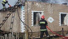 &Scaron;alčininkų rajone, Krakūnų kaime kilęs gaisras sunaikino apie 20 pastatų