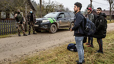 Pasieniečiai Musteikos kaime (Varėnos r.) sulaiko migrantų grupę  