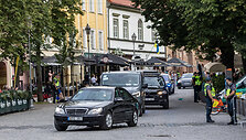 &Scaron;arvuotas Mercedes, kuriuo NATO vir&scaron;ūnių susitikimo metu buvo vežiojamas Ukrainos prezidentas Volodymyras Zelenskis